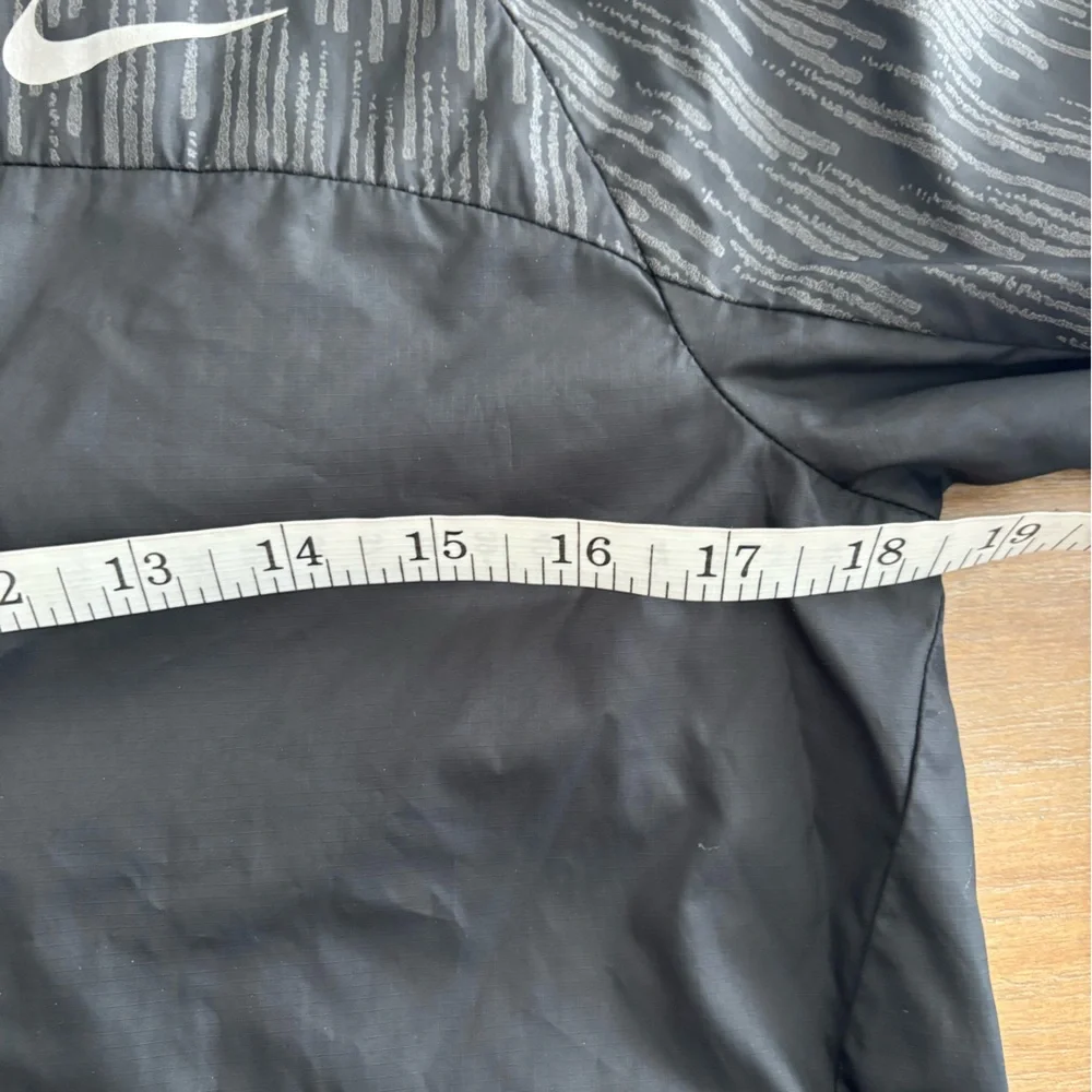 Nike Women's Shield Flash Running Reflective Zip Up Black Gray Jacket, Sz Small